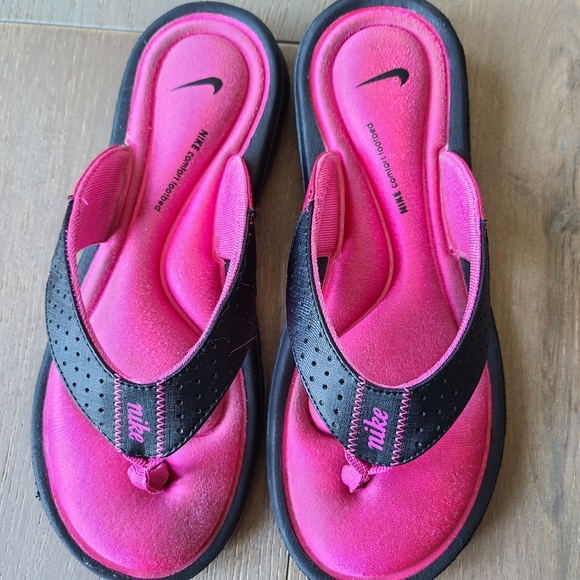 Nike Shoes - Nike comfort footbed slippers/ Sz 7